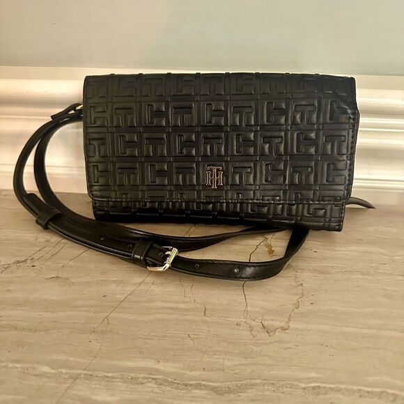 Tommy Hilfiger black, tri-fold sling crossbody bag. - Picture 1 of 6